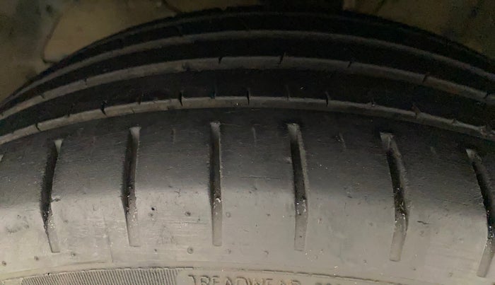 2020 Maruti Baleno ZETA PETROL 1.2, Petrol, Manual, 29,643 km, Left Front Tyre Tread