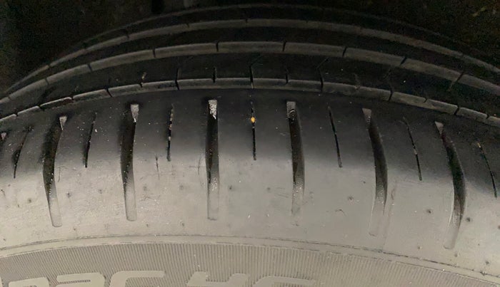 2020 Maruti Baleno ZETA PETROL 1.2, Petrol, Manual, 29,643 km, Right Rear Tyre Tread