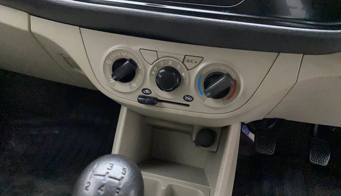 2016 Maruti Alto K10 VXI (O), Petrol, Manual, 62,365 km, AC Unit - Directional switch has minor damage
