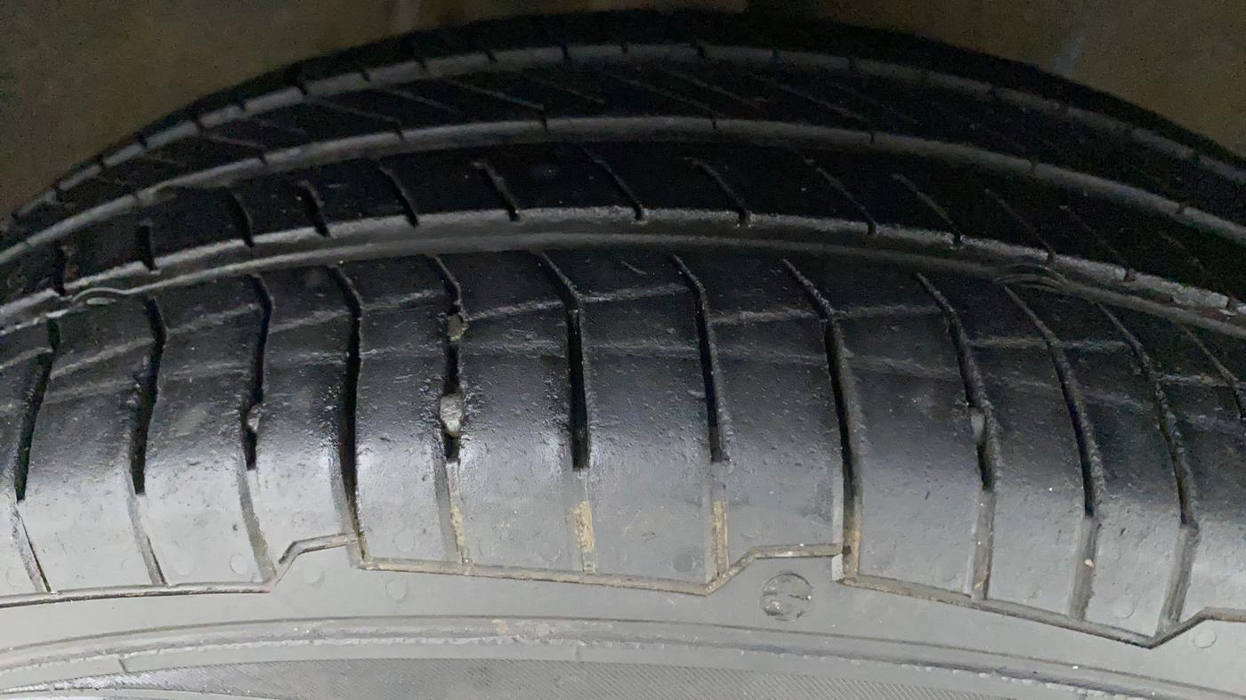 2016 Maruti Alto K10 VXI (O), Petrol, Manual, 62,365 km, Right Front Tyre Tread