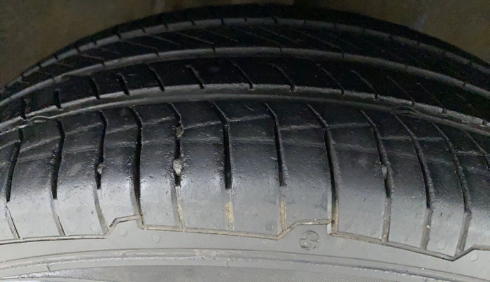 2016 Maruti Alto K10 VXI (O), Petrol, Manual, 62,365 km, Right Front Tyre Tread