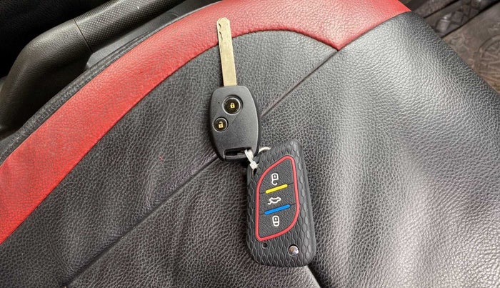 2014 Honda Brio S MT, Petrol, Manual, 47,212 km, Lock system - Boot door not opening through lever