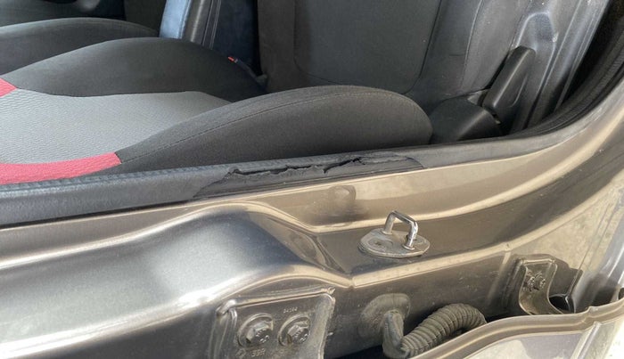 2018 Renault Kwid RXT 1.0, Petrol, Manual, 42,155 km, Driver-side door - Beading has minor damage