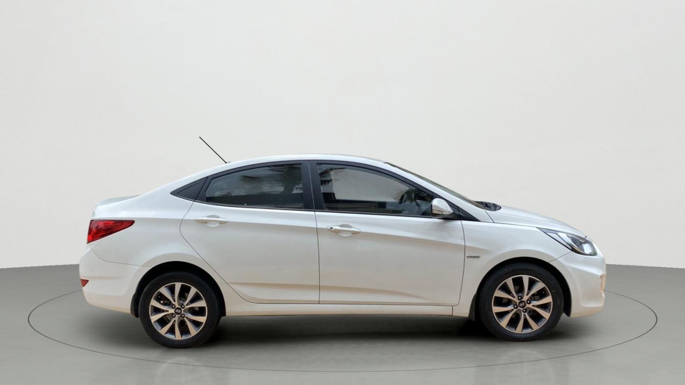2015 Hyundai Verna FLUIDIC 1.6 CRDI SX, Diesel, Manual, 99,193 km, Right Side View