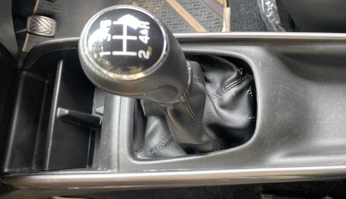 2020 Maruti Baleno DELTA PETROL 1.2, Petrol, Manual, 35,069 km, Gear lever - Boot Cover minor damage