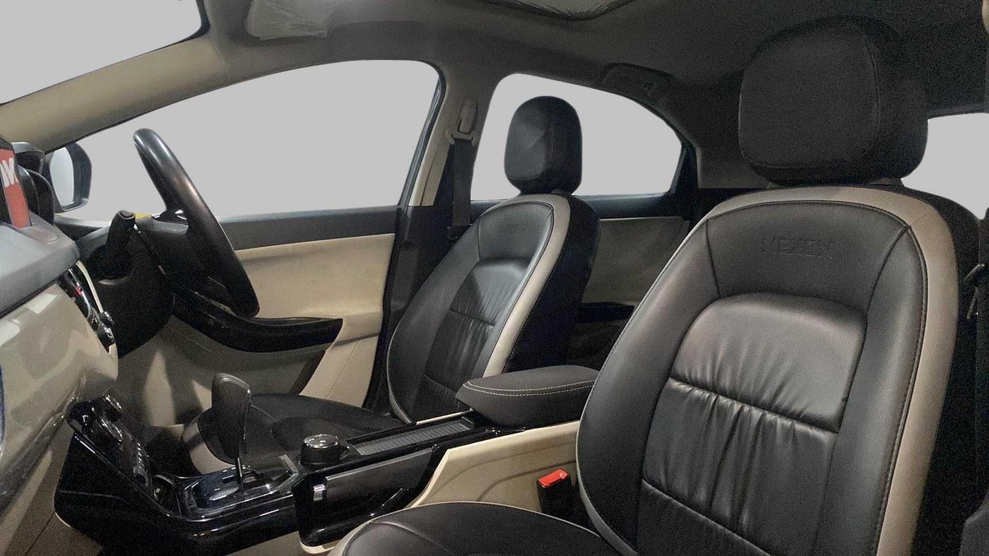 2021 Tata NEXON XZA PLUS SUNROOF PETROL, Petrol, Automatic, 12,315 km, Right Side Front Door Cabin