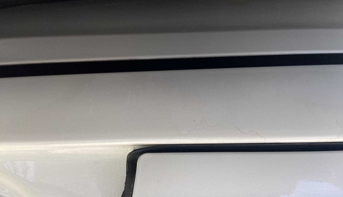 2017 Maruti Swift VXI O, Petrol, Manual, 65,031 km, Left B pillar - Paint is slightly faded