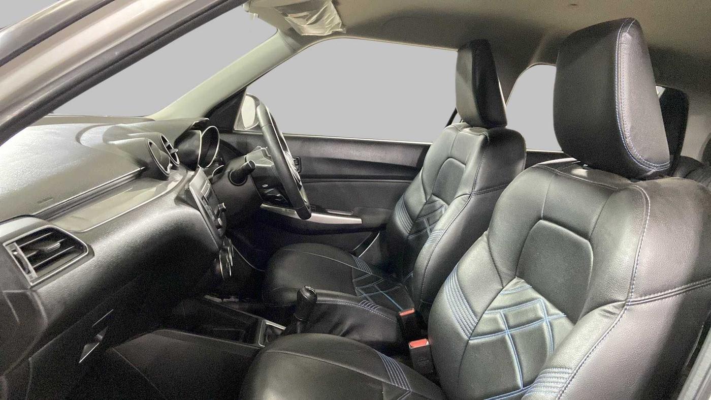 2018 Maruti Swift ZXI, Petrol, Manual, 27,785 km, Right Side Front Door Cabin