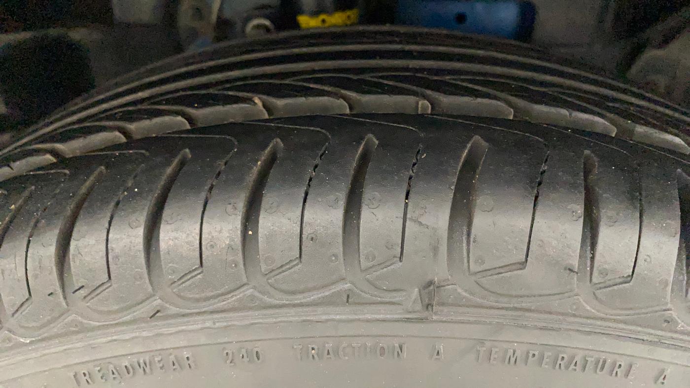 2019 Ford Ecosport TREND + 1.5L PETROL AT, Petrol, Automatic, 47,130 km, Right Front Tyre Tread