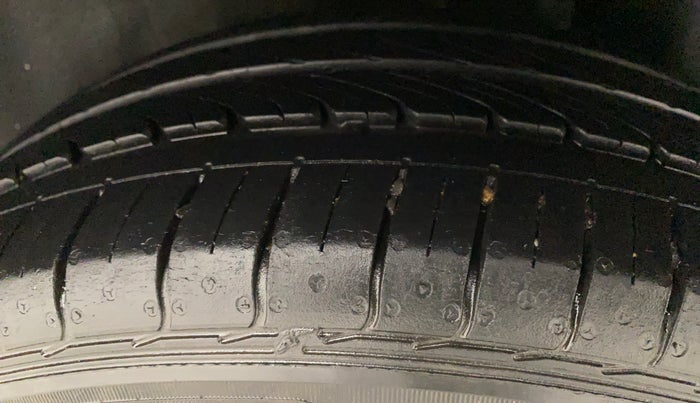 2017 Maruti Ciaz ZXI AT, Petrol, Automatic, 47,765 km, Left Rear Tyre Tread