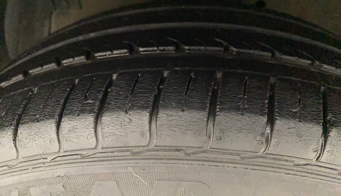 2017 Maruti Ciaz ZXI AT, Petrol, Automatic, 47,765 km, Left Front Tyre Tread