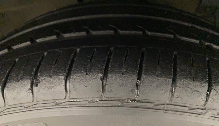 2017 Maruti Ciaz ZXI AT, Petrol, Automatic, 47,765 km, Right Front Tyre Tread
