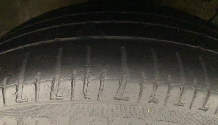 2016 Hyundai Creta SX PLUS AT 1.6 DIESEL, Diesel, Automatic, 1,11,380 km, Right Front Tyre Tread