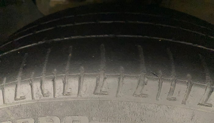 2016 Hyundai Creta SX PLUS AT 1.6 DIESEL, Diesel, Automatic, 1,11,380 km, Left Front Tyre Tread