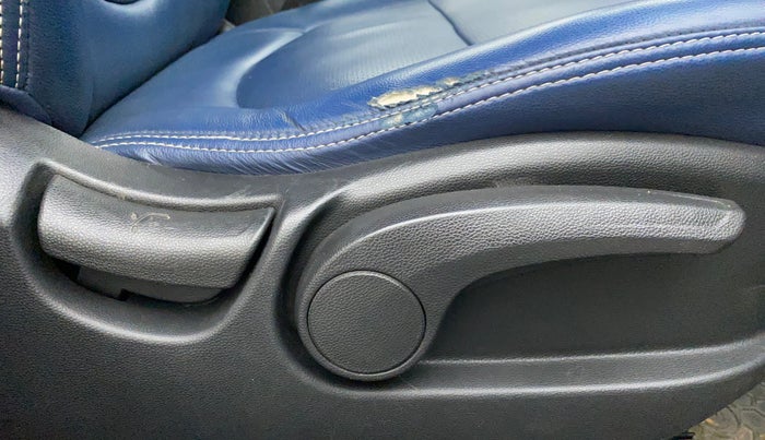 2016 Hyundai Creta SX PLUS AT 1.6 DIESEL, Diesel, Automatic, 1,11,380 km, Driver Side Adjustment Panel