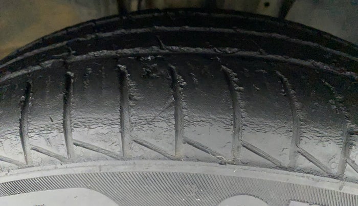 2019 Renault TRIBER RXT, Petrol, Manual, 28,705 km, Right Front Tyre Tread