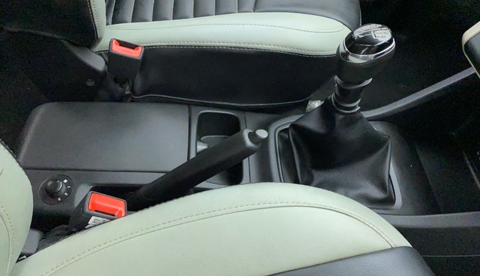 2019 Renault TRIBER RXT, Petrol, Manual, 28,705 km, Gear Lever
