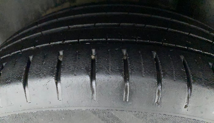 2018 Maruti Ciaz ALPHA 1.5 SHVS PETROL, Petrol, Manual, 44,764 km, Left Rear Tyre Tread