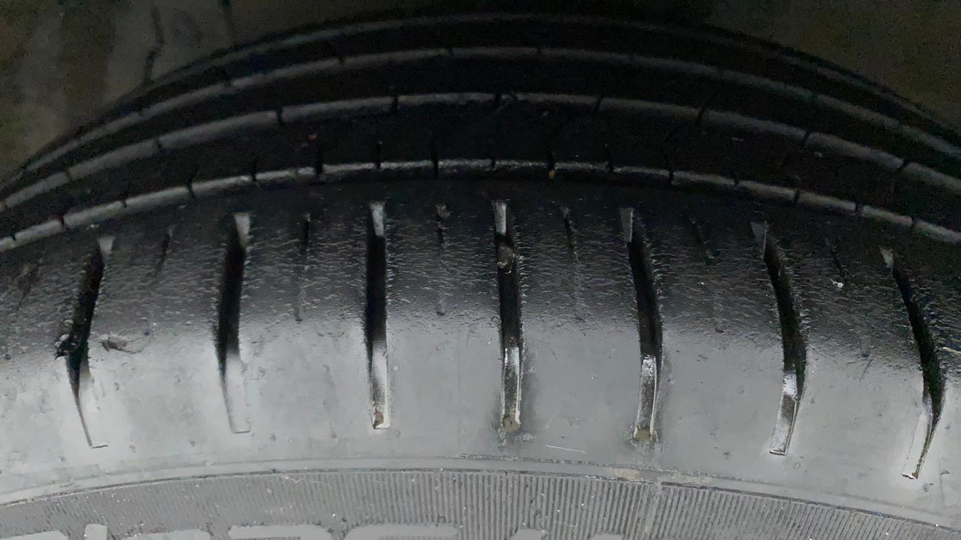 2018 Maruti Ciaz ALPHA 1.5 SHVS PETROL, Petrol, Manual, 44,764 km, Left Front Tyre Tread