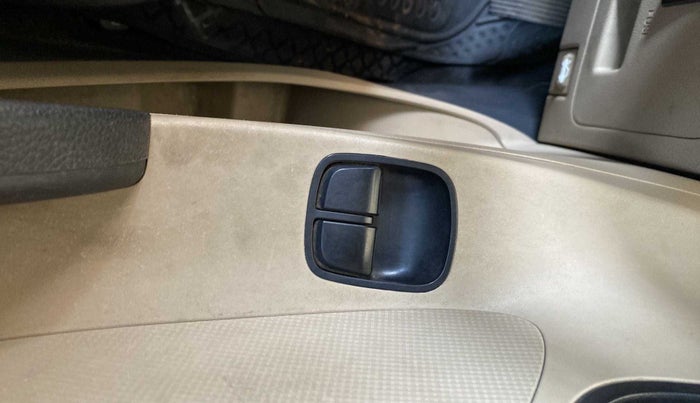 2014 Hyundai Eon ERA +, Petrol, Manual, 36,979 km, Right front window switch / handle - Power window makes minor noise