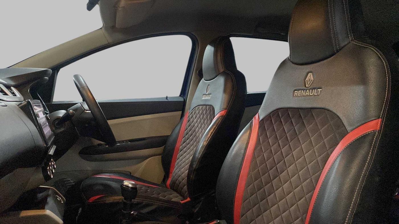 2019 Renault TRIBER RXZ, Petrol, Manual, 62,459 km, Right Side Front Door Cabin