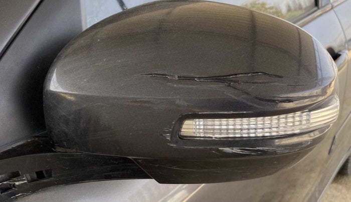 2017 Maruti Swift VDI, Diesel, Manual, 57,385 km, Left rear-view mirror - Cover has minor damage