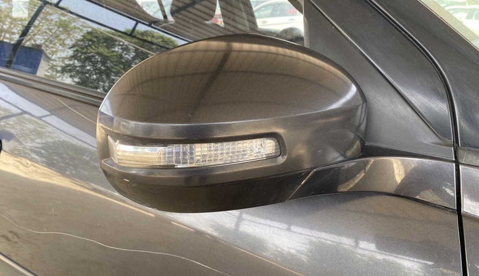 2017 Maruti Swift VDI, Diesel, Manual, 57,385 km, Right rear-view mirror - Folding motor not working