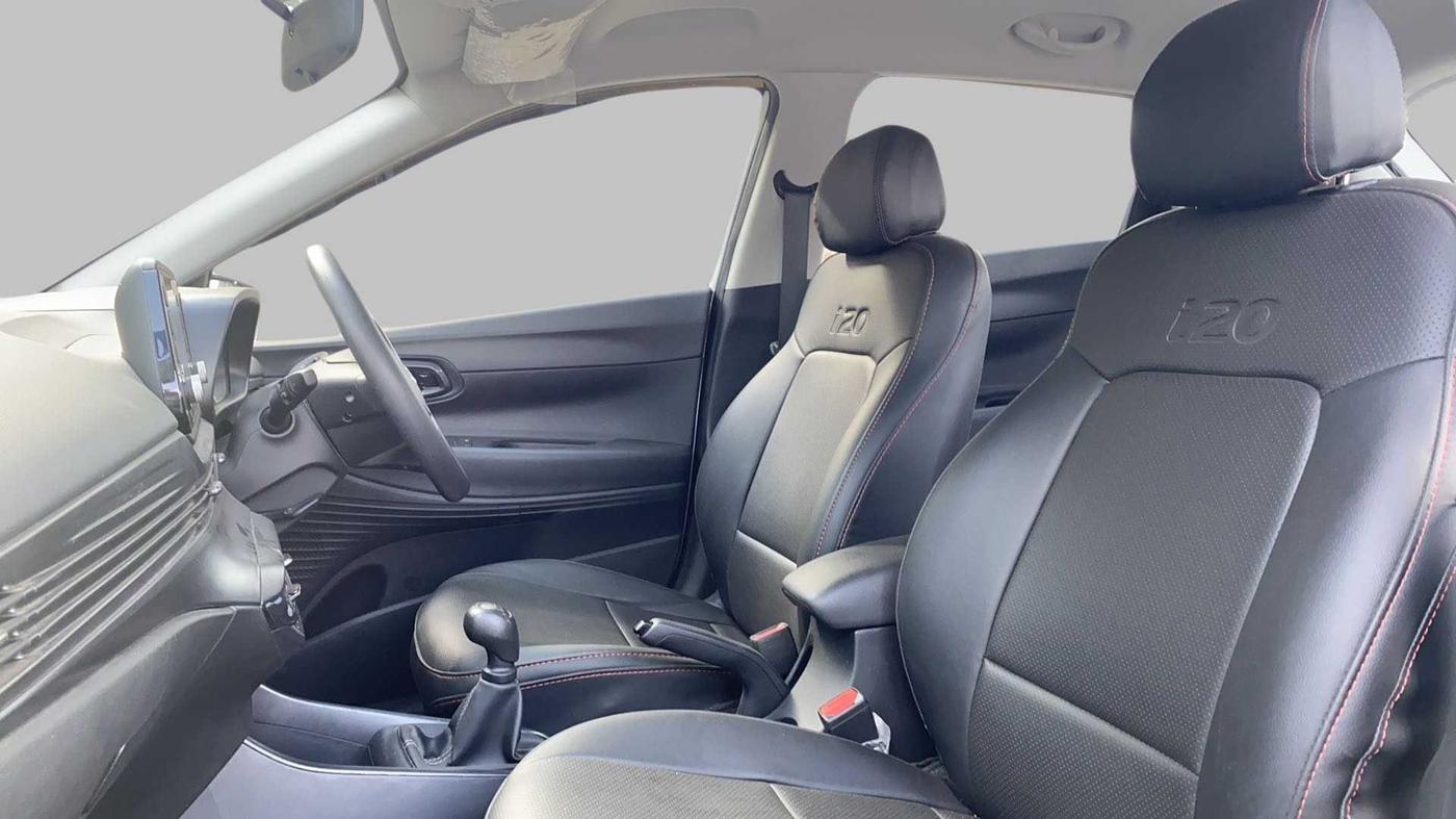 2022 Hyundai NEW I20 SPORTZ 1.2 MT, Petrol, Manual, 17,492 km, Right Side Front Door Cabin