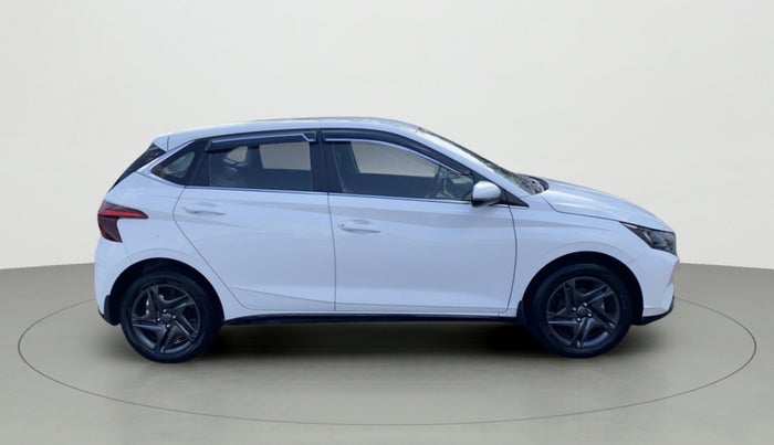 2022 Hyundai NEW I20 SPORTZ 1.2 MT, Petrol, Manual, 17,492 km, Right Side View