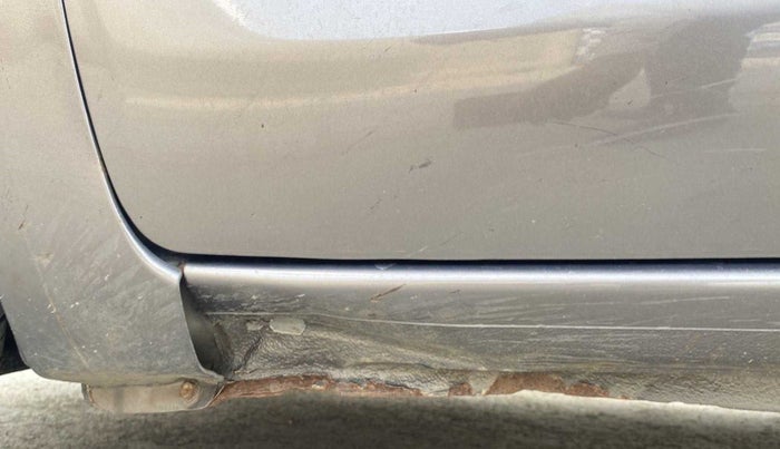 2017 Datsun Redi Go GOLD LIMITED EDITION, Petrol, Manual, 77,013 km, Left running board - Slightly dented