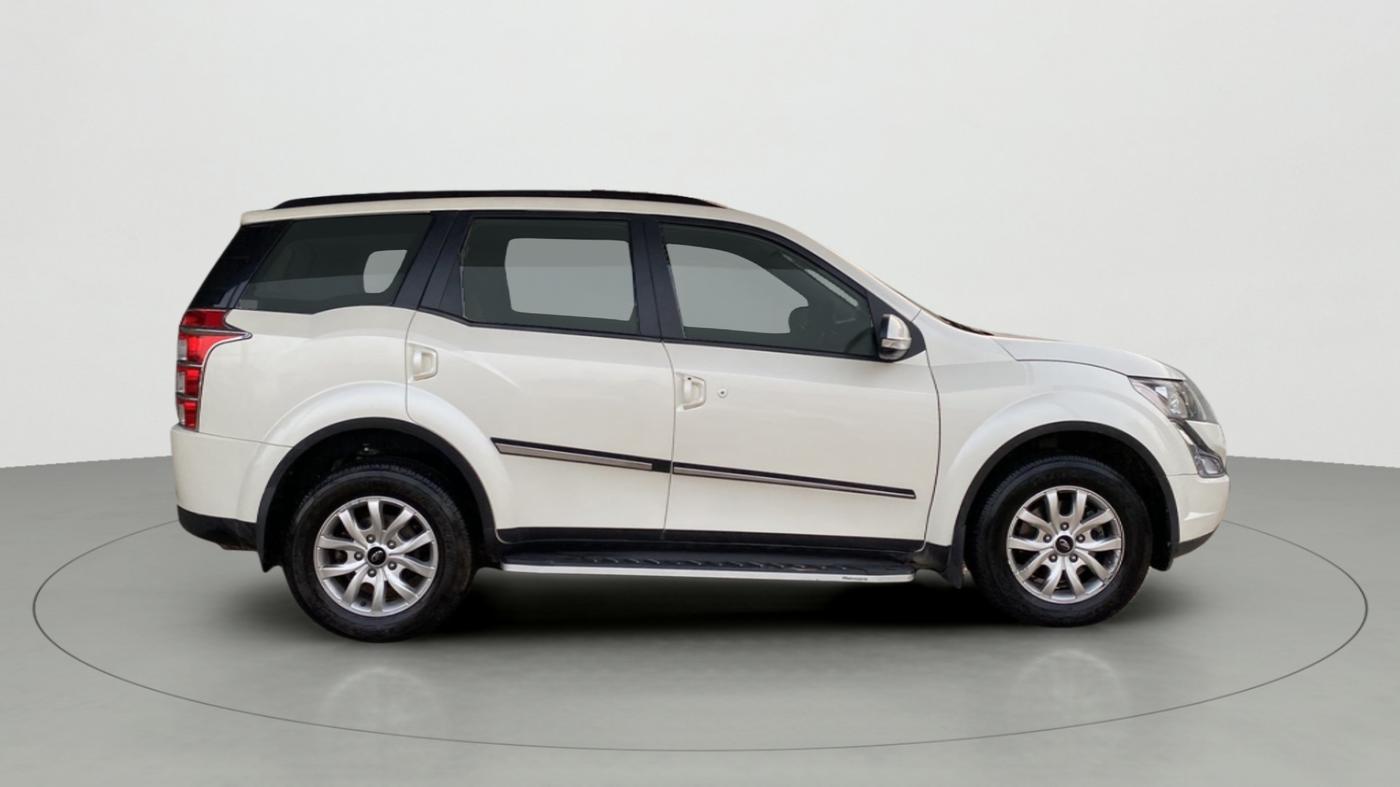 2017 Mahindra XUV500 W8, Diesel, Manual, 22,083 km, Right Side View