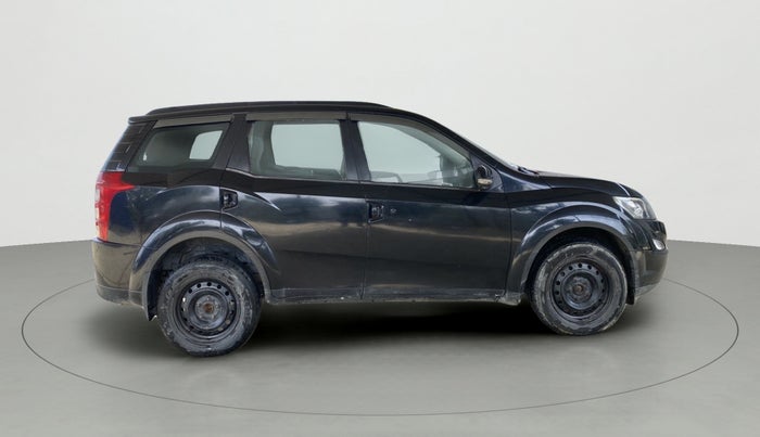 2016 Mahindra XUV500 W6 AT 1.99, Diesel, Automatic, 1,86,022 km, Right Side View