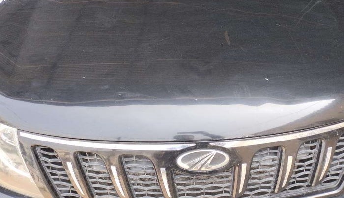 2016 Mahindra XUV500 W6 AT 1.99, Diesel, Automatic, 1,86,022 km, Bonnet (hood) - Minor scratches