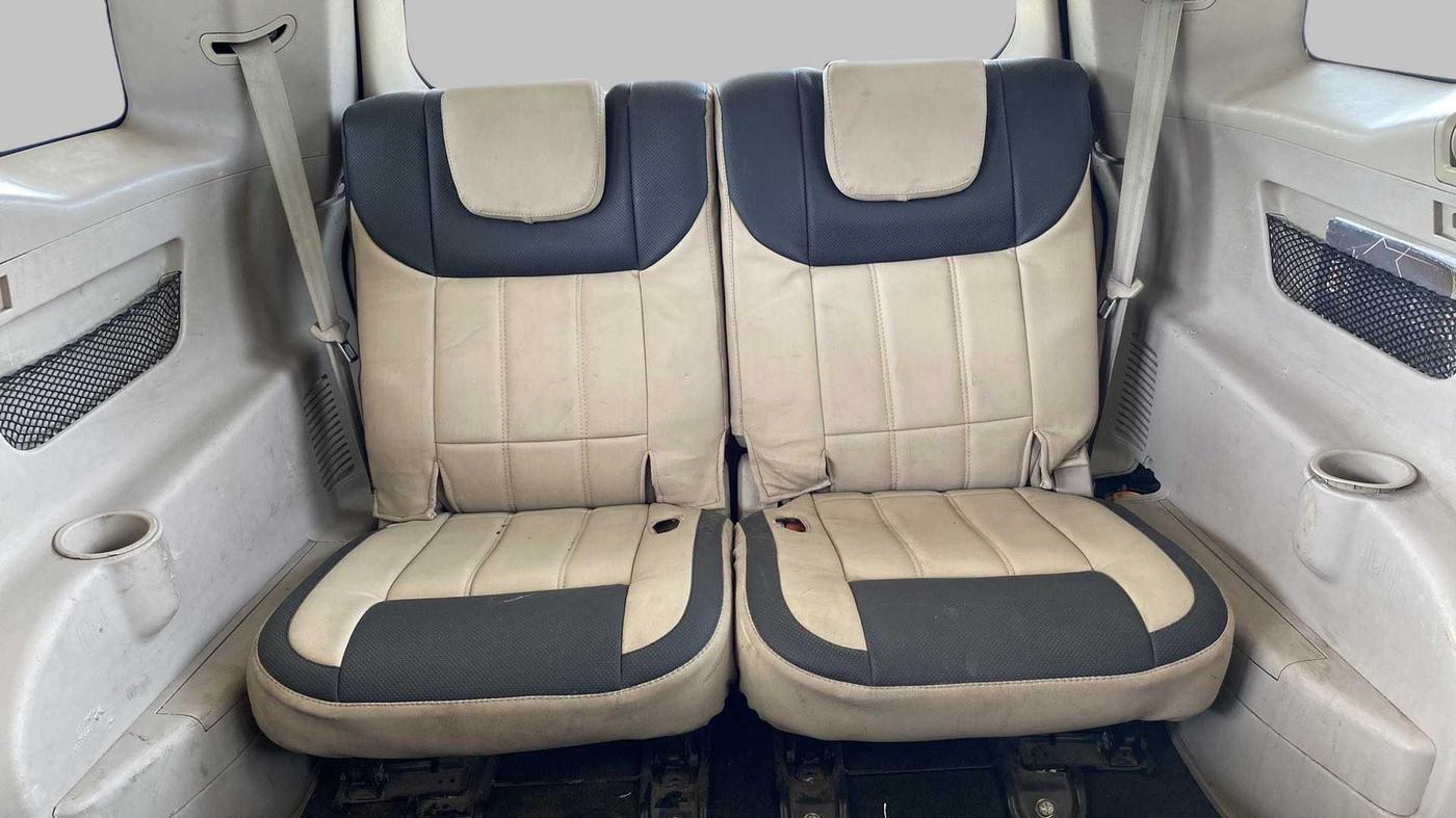2016 Mahindra XUV500 W6 AT 1.99, Diesel, Automatic, 1,86,022 km, Third Seat Row ( optional )