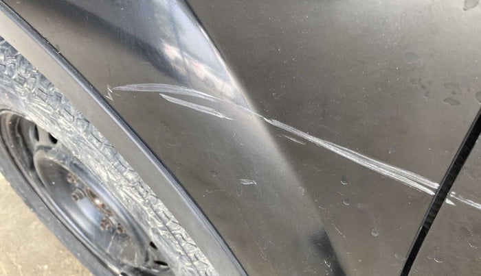 2016 Mahindra XUV500 W6 AT 1.99, Diesel, Automatic, 1,86,022 km, Left fender - Minor scratches