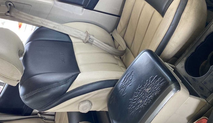 2016 Mahindra XUV500 W6 AT 1.99, Diesel, Automatic, 1,86,022 km, Front left seat (passenger seat) - Seat side trim has minor damage