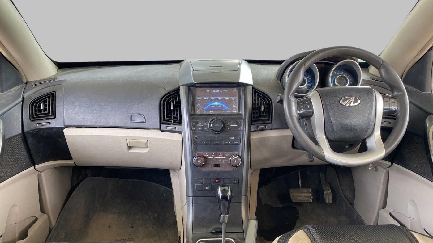 2016 Mahindra XUV500 W6 AT 1.99, Diesel, Automatic, 1,86,022 km, Dashboard