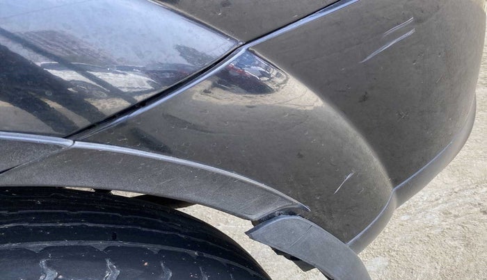 2016 Mahindra XUV500 W6 AT 1.99, Diesel, Automatic, 1,86,022 km, Rear bumper - Paint is slightly damaged