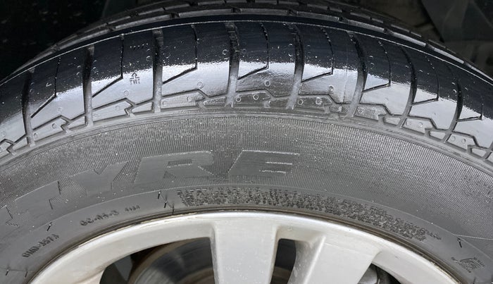 2016 Maruti Vitara Brezza ZDI PLUS DUAL TONE, Diesel, Manual, 95,295 km, Right Front Tyre Tread