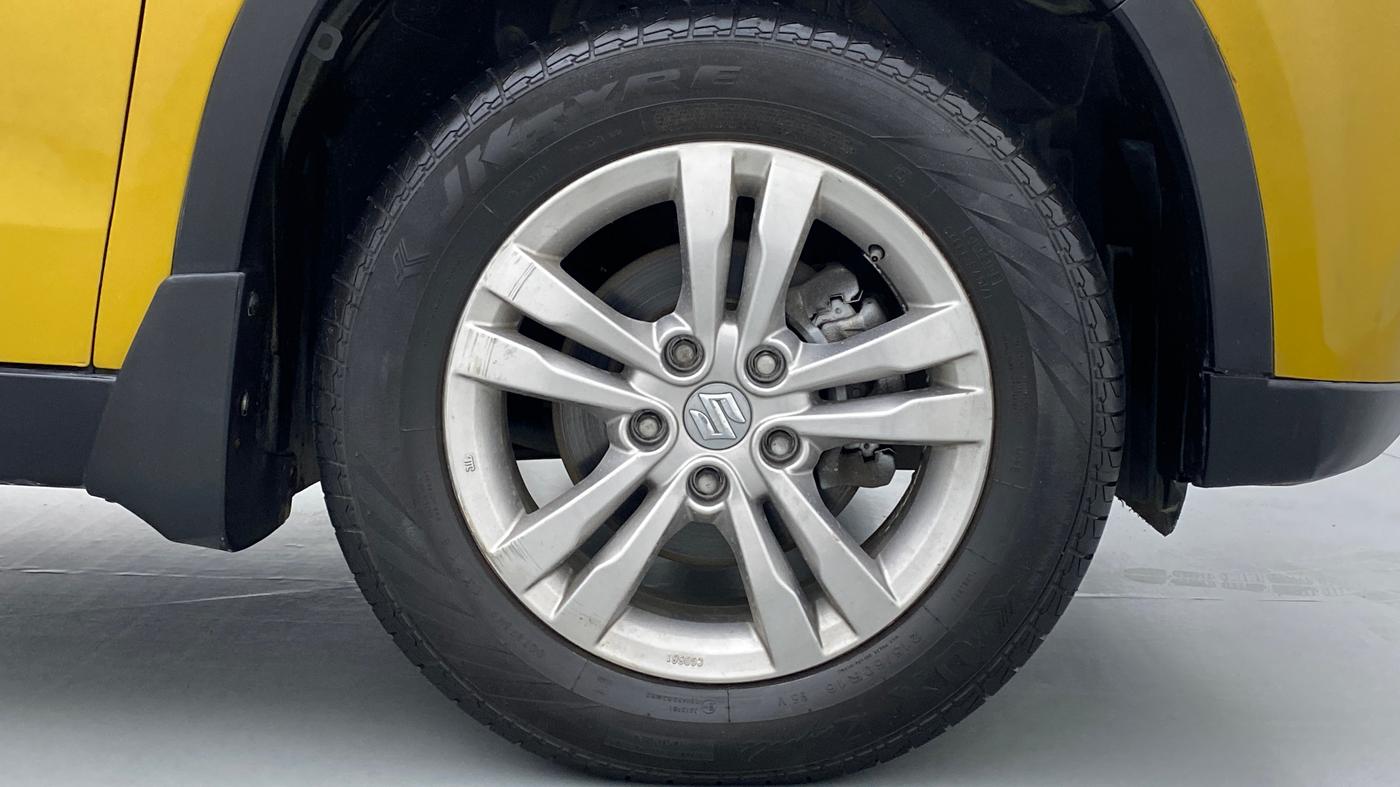 2016 Maruti Vitara Brezza ZDI PLUS DUAL TONE, Diesel, Manual, 95,295 km, Right Front Wheel