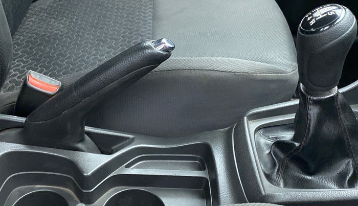 2016 Maruti Vitara Brezza ZDI PLUS DUAL TONE, Diesel, Manual, 95,295 km, Gear Lever