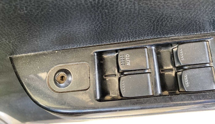 2018 Maruti Wagon R 1.0 VXI OPT, Petrol, Manual, 69,705 km, Left rear-view mirror - ORVM switch has minor damage