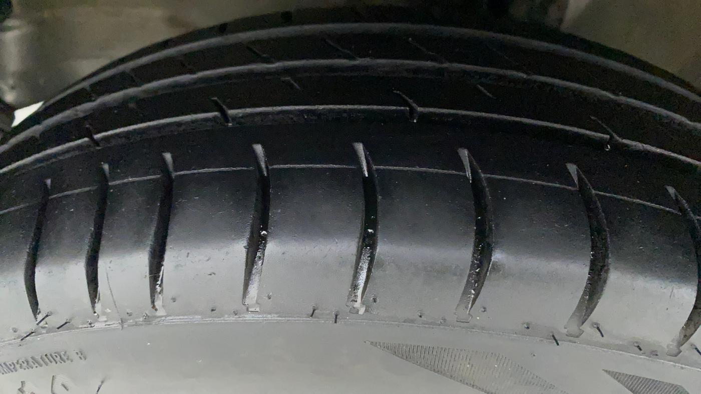 2017 Maruti Wagon R 1.0 VXI, Petrol, Manual, 55,676 km, Left Front Tyre Tread