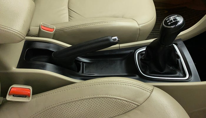 2017 Maruti Ciaz ZDI+ SHVS, Diesel, Manual, 86,159 km, Gear Lever