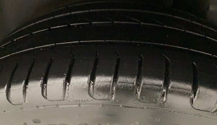 2017 Maruti Ciaz ZDI+ SHVS, Diesel, Manual, 86,159 km, Left Rear Tyre Tread