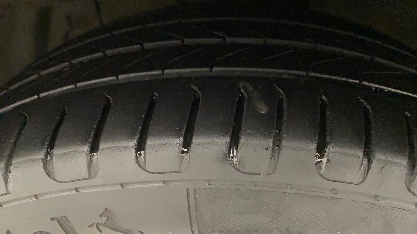 2017 Maruti Ciaz ZDI+ SHVS, Diesel, Manual, 86,159 km, Left Front Tyre Tread