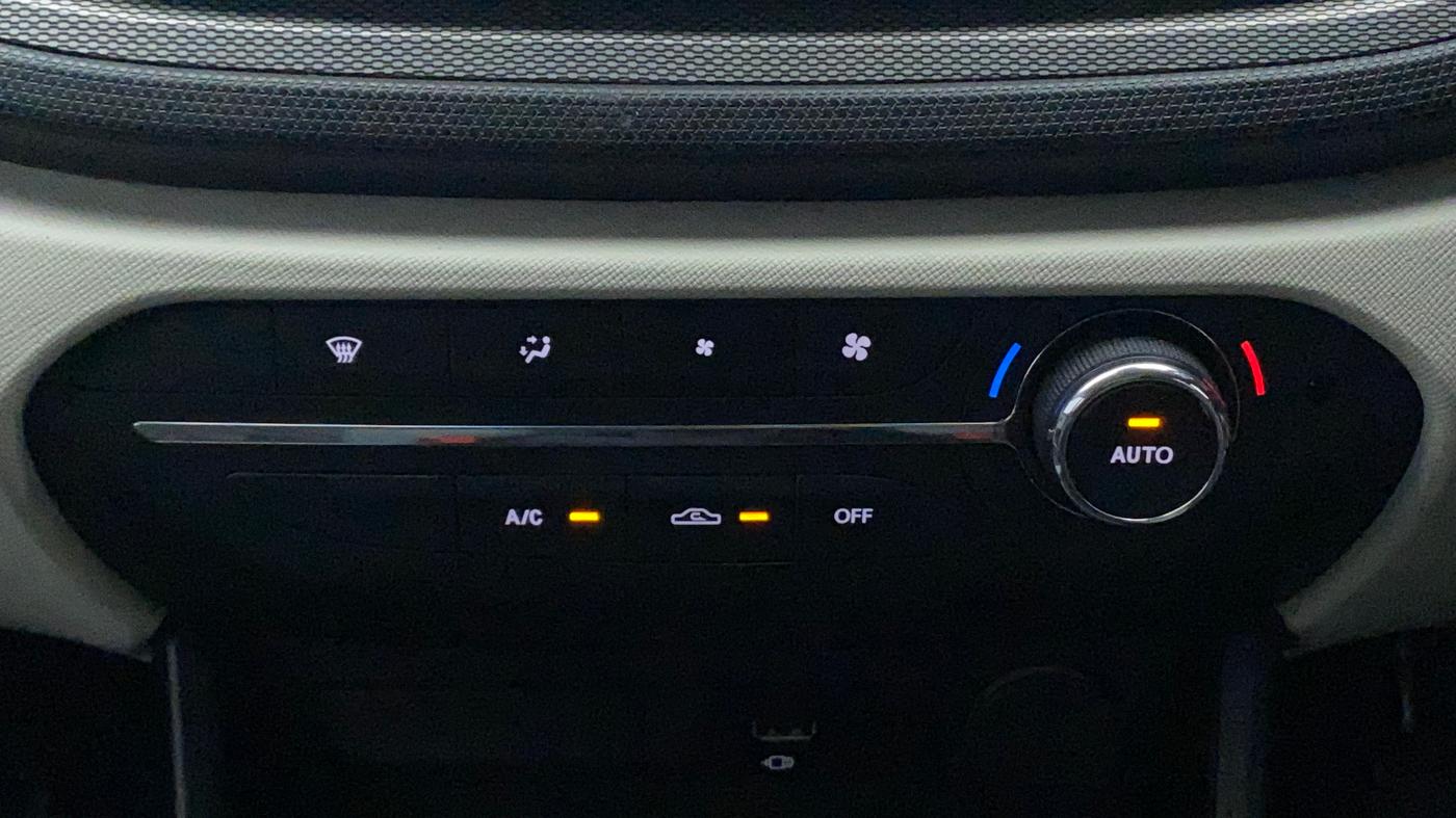 2021 Tata ALTROZ XT I-TURBO PETROL, Petrol, Manual, 3,895 km, Automatic Climate Control