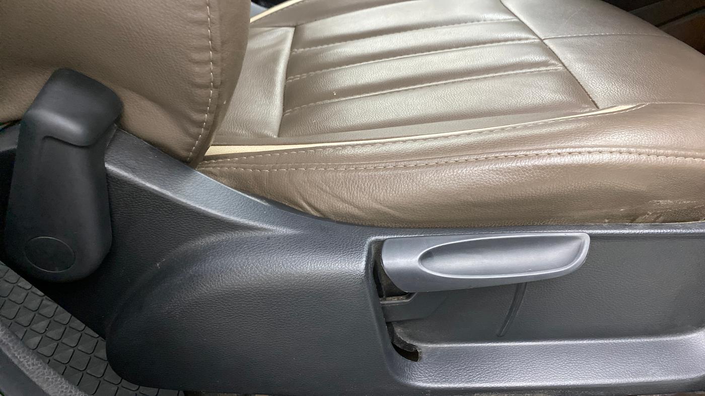 2019 Volkswagen Polo HIGH LINE PLUS 1.0, Petrol, Manual, 47,613 km, Driver Side Adjustment Panel