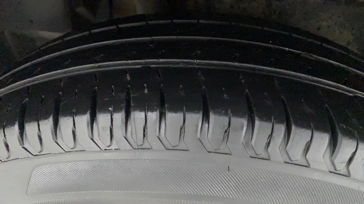 2017 Maruti Dzire VXI AMT, Petrol, Automatic, 25,499 km, Right Rear Tyre Tread