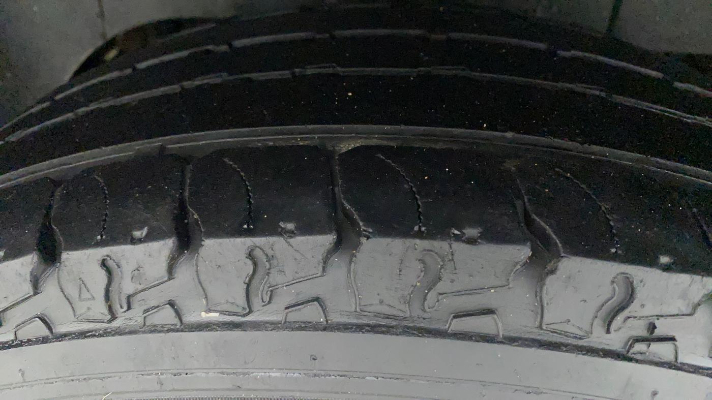 2018 Mahindra TUV300 T10, Diesel, Manual, 54,044 km, Right Rear Tyre Tread